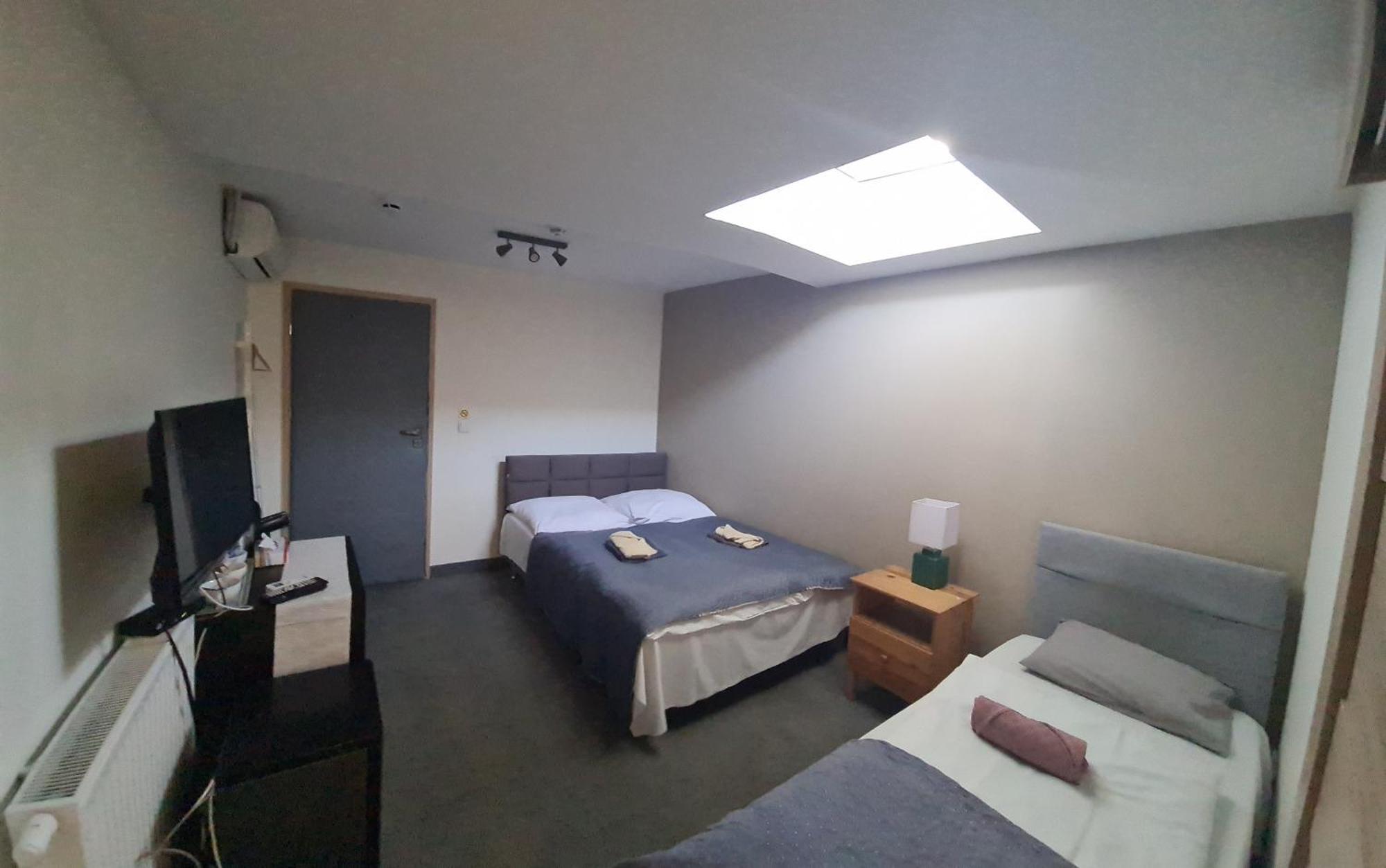Motel Es8Bar Lozina Exteriér fotografie
